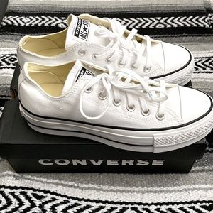 Chuck Taylor All Star Platform Sneaker
CONVERSE. (NEW)